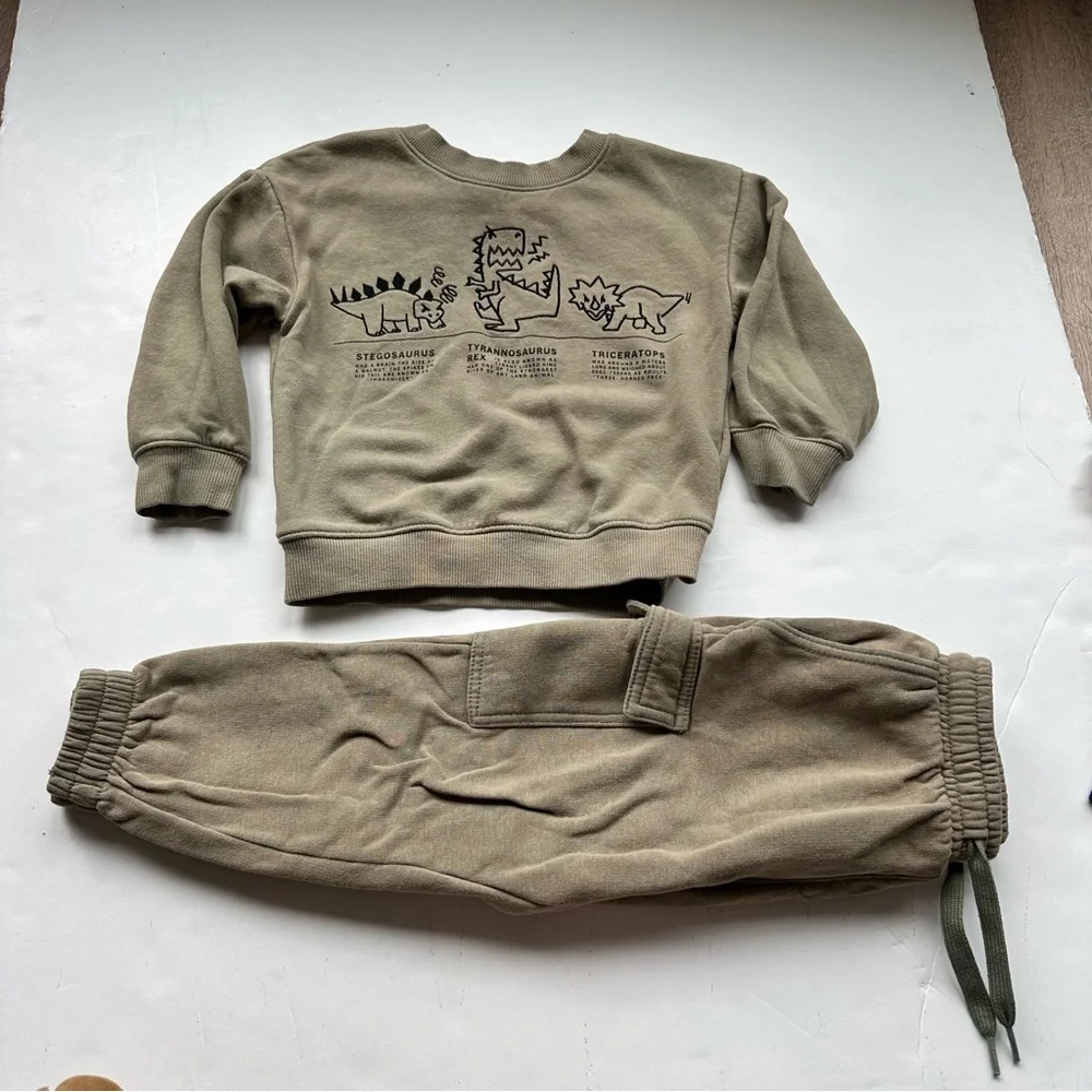 H&M Dino Outfit